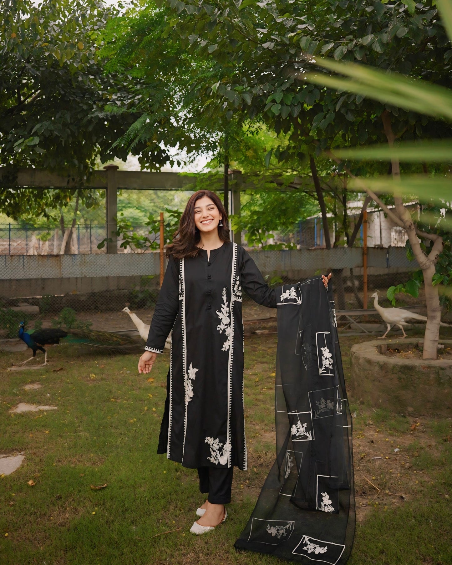 Noor (Black)