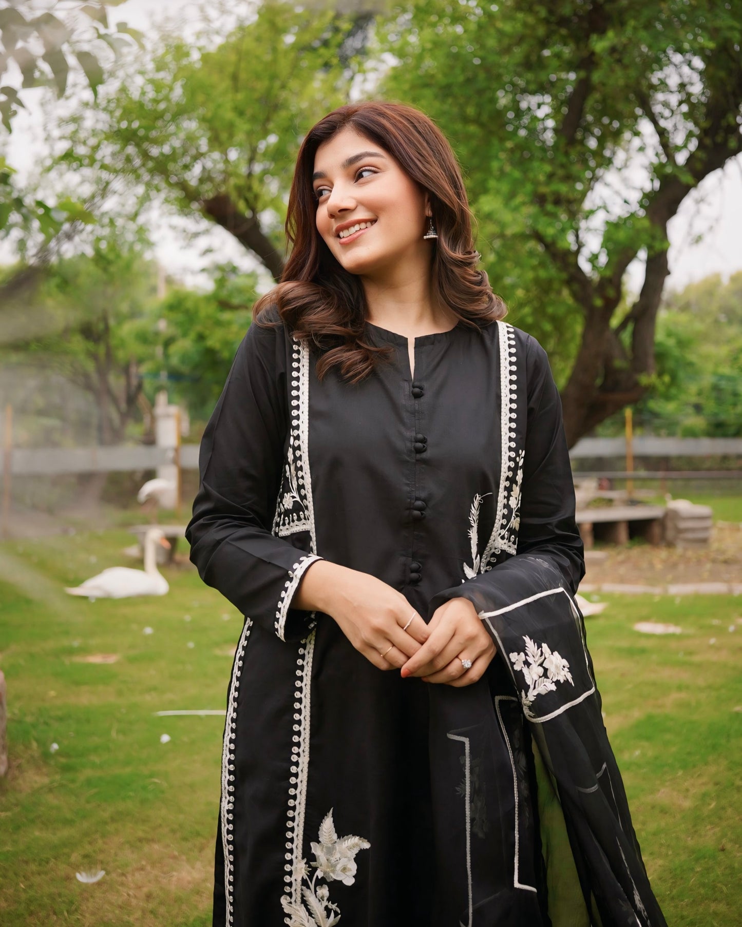 Noor (Black)