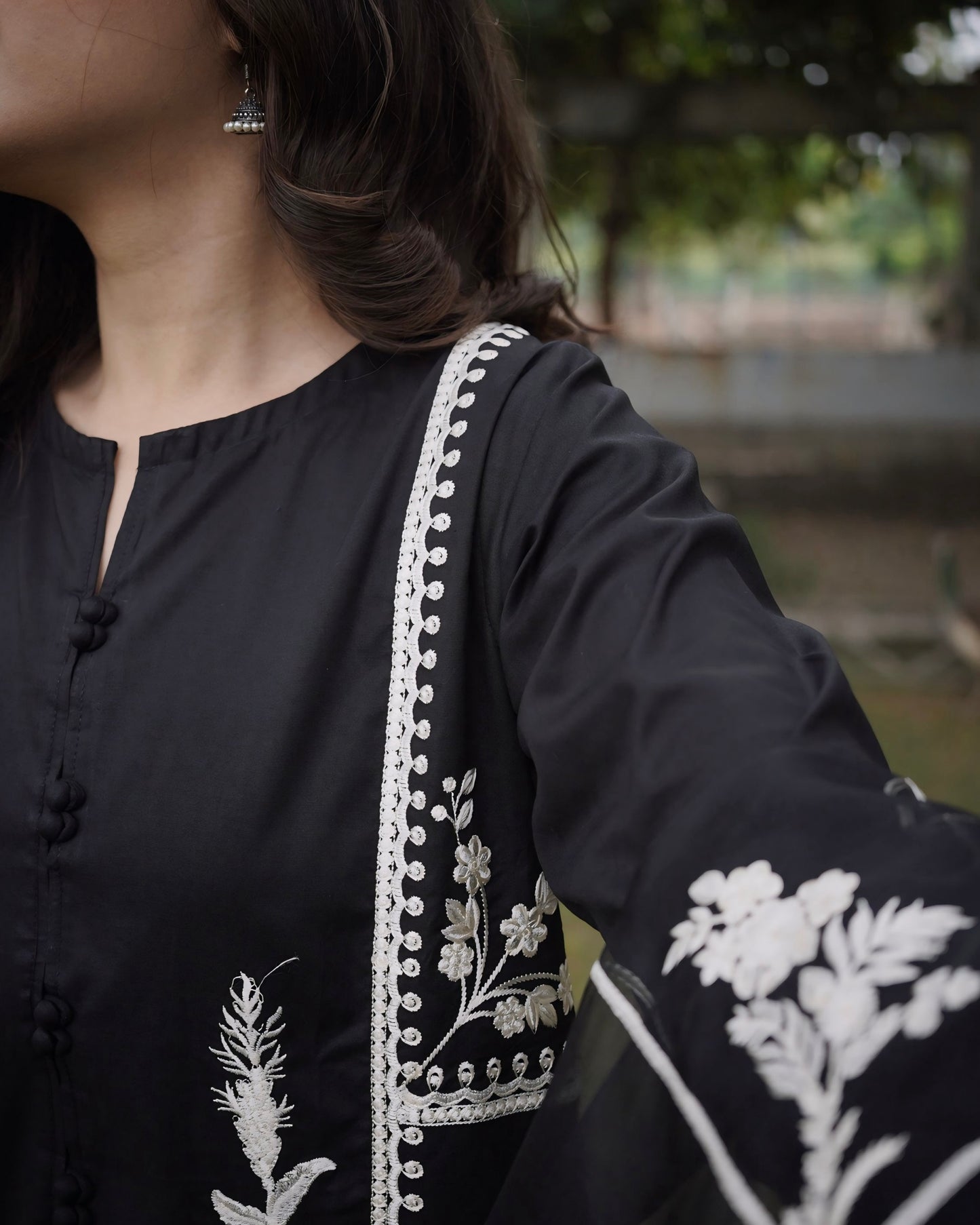 Noor (Black)