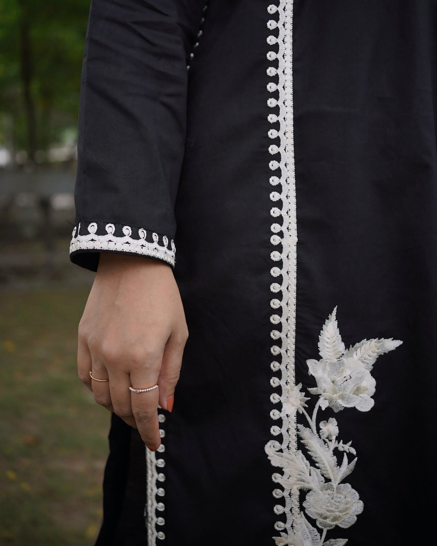 Noor (Black)