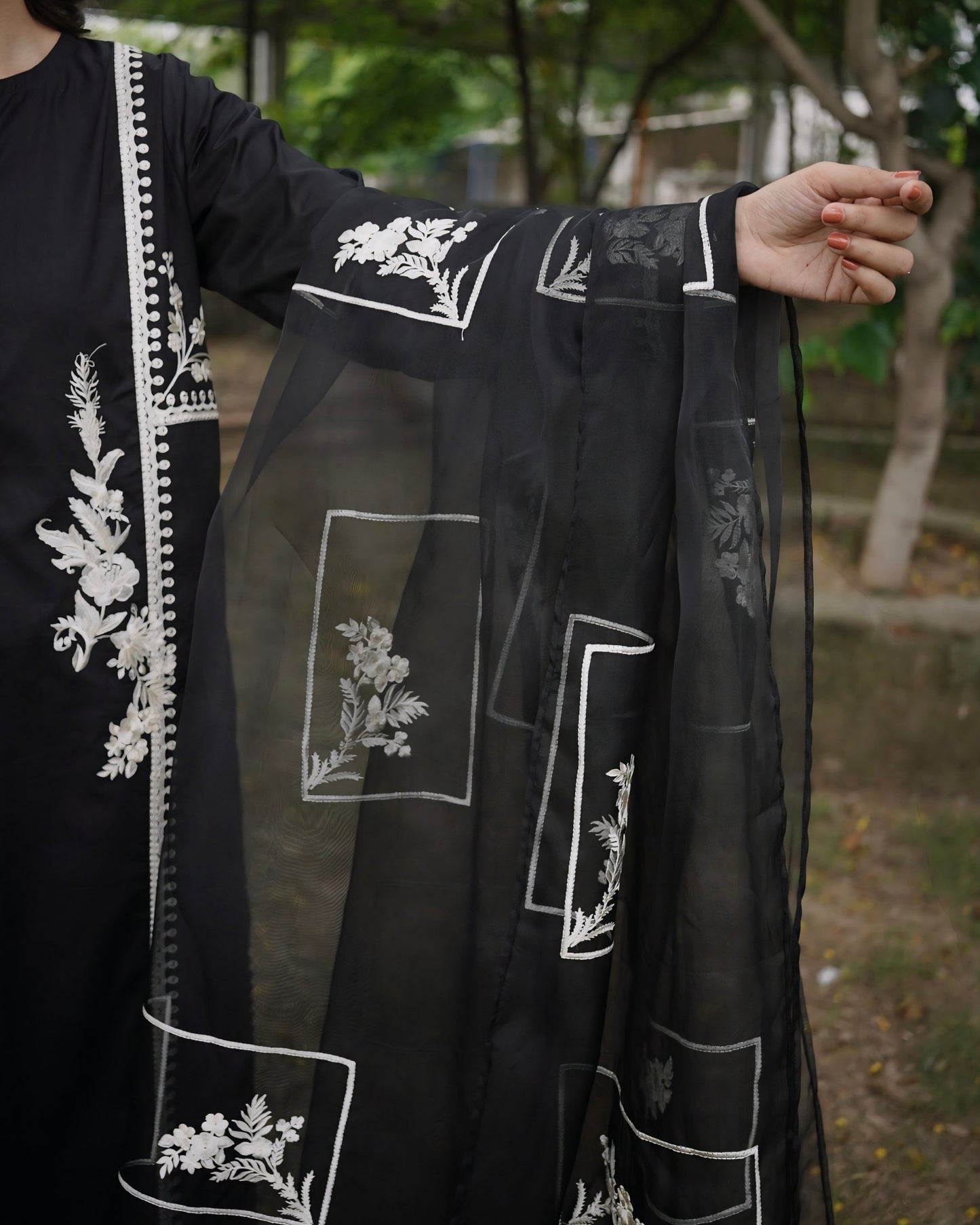 Noor (Black)