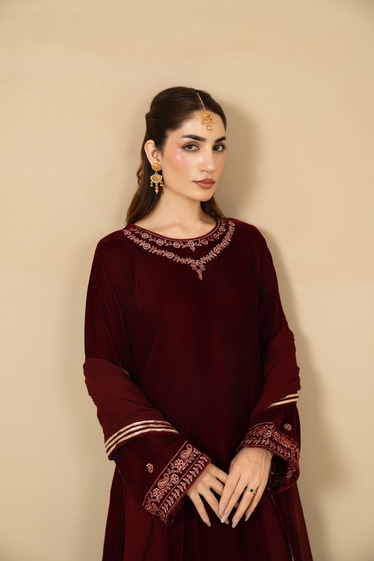 Gul-e-Rana maroon velvet shirt and straight pants