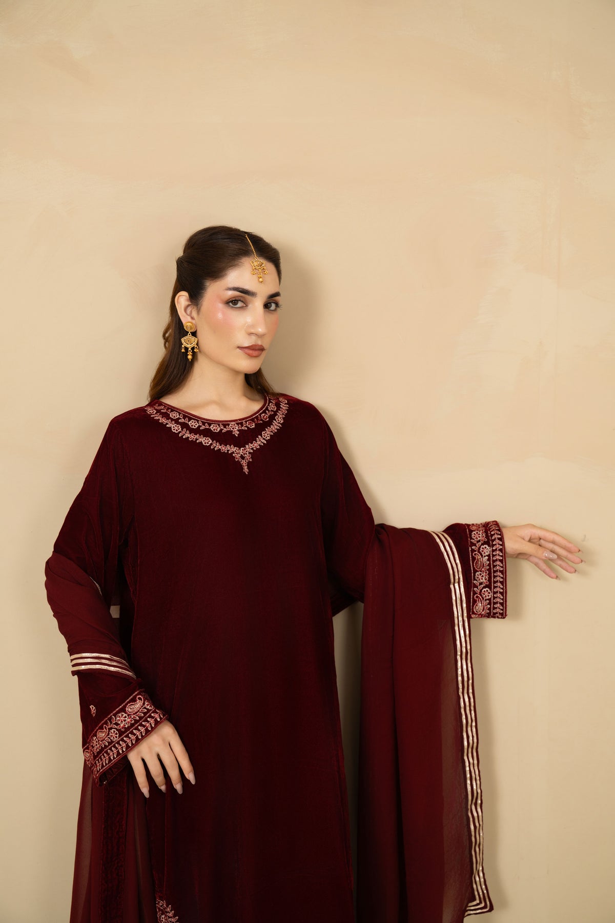 Gul-e-Rana maroon velvet with gotta embellished dupatta