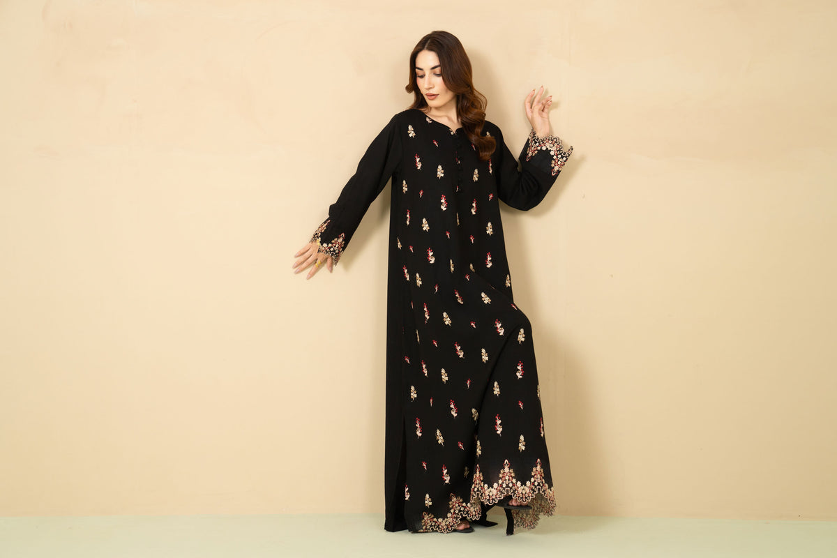 Midnight full-length embroidery on black kaftan