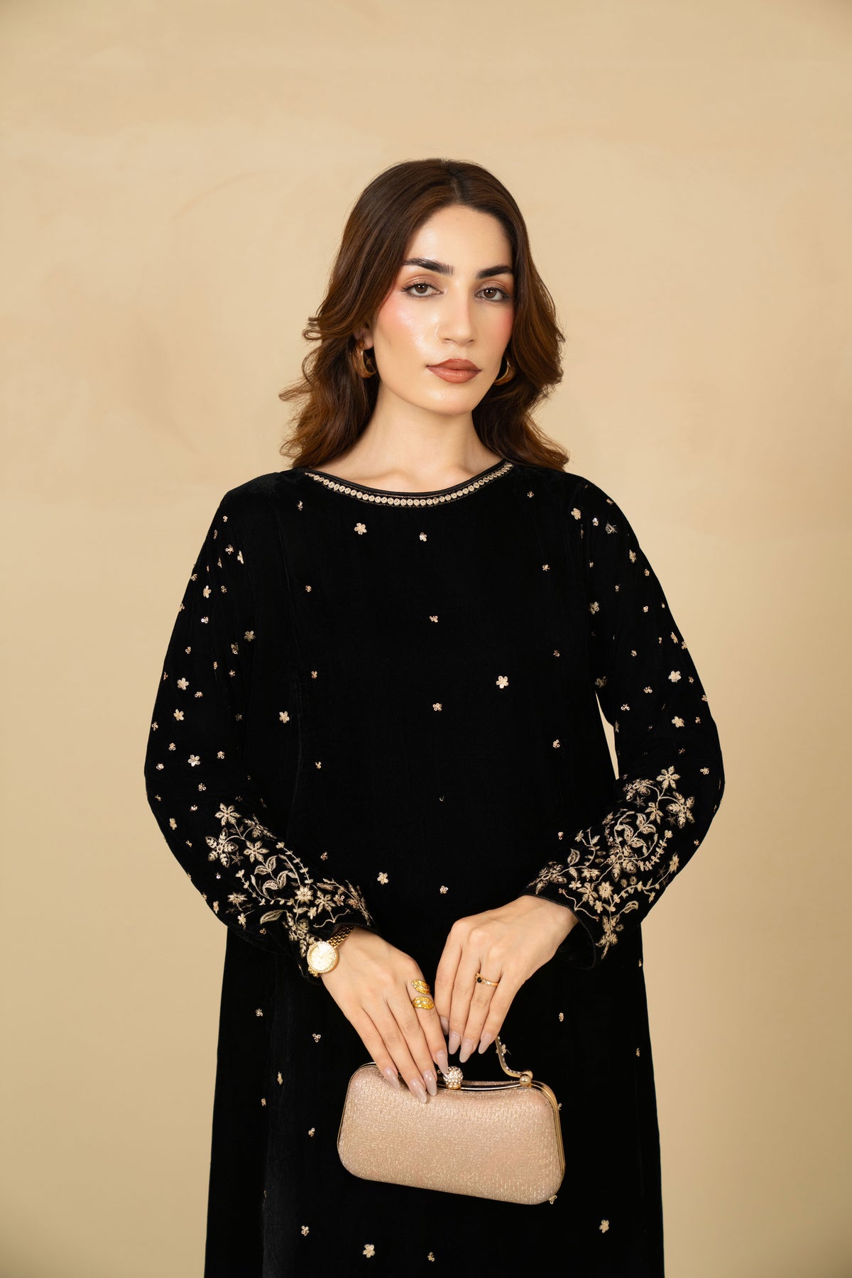 Model wearing Shabnam black velvet jalabiya