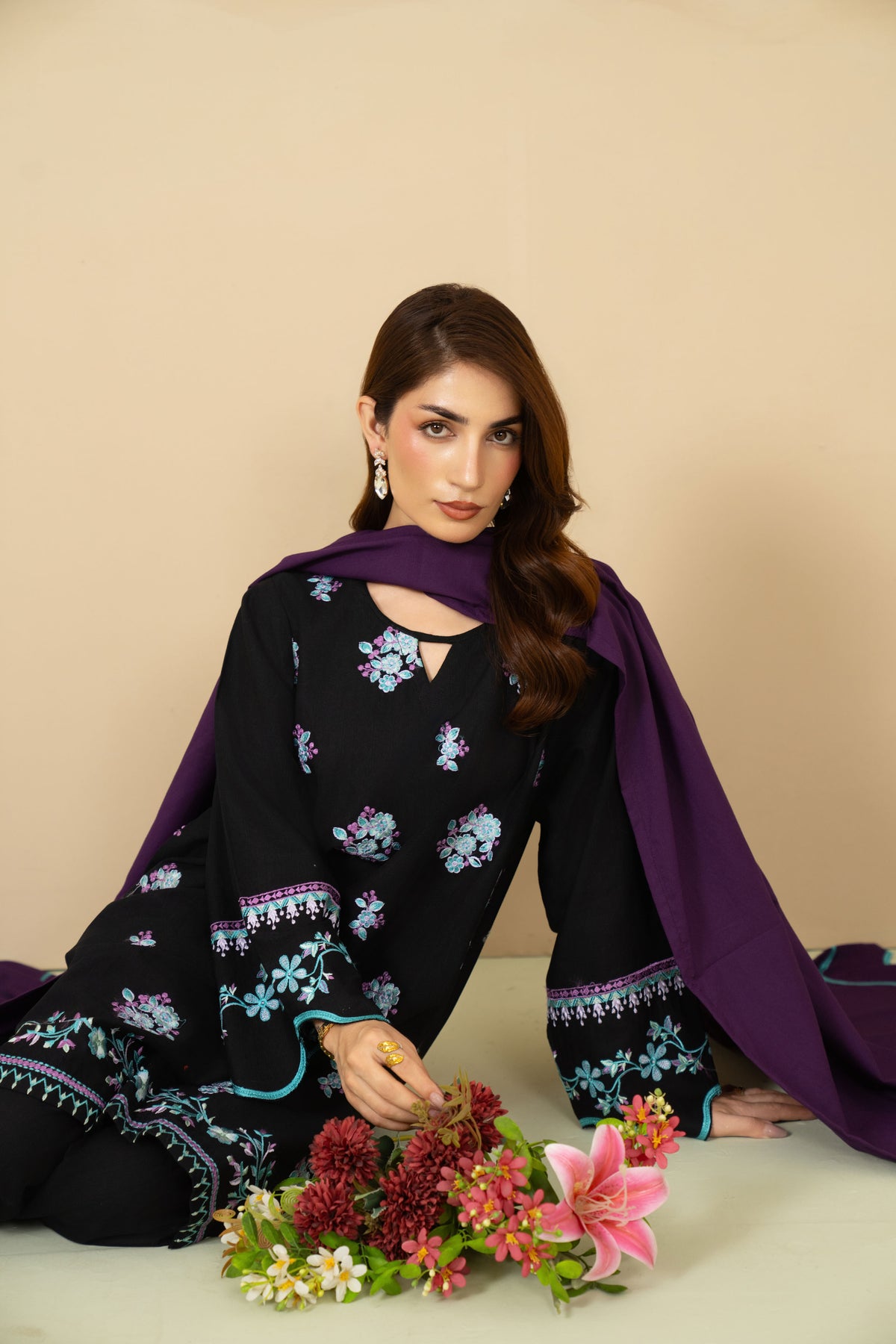 Noir contrast purple marina shawl detail