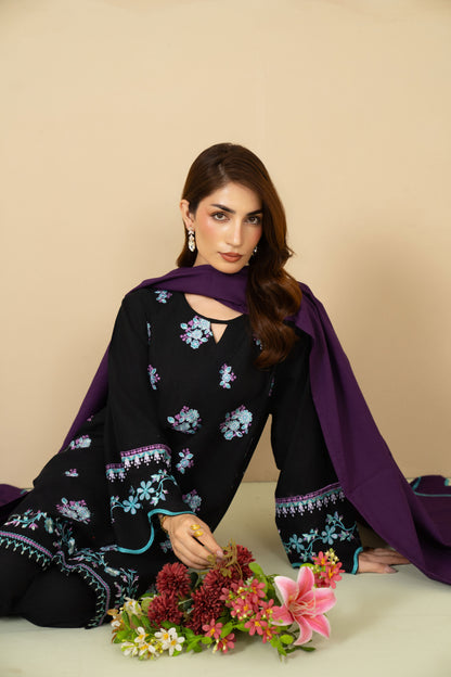 Noir contrast purple marina shawl detail